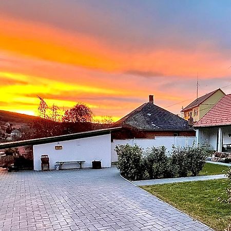 Ladislaus Schnaps-Haus Falusi Vendeghaz Csolnok Экстерьер фото